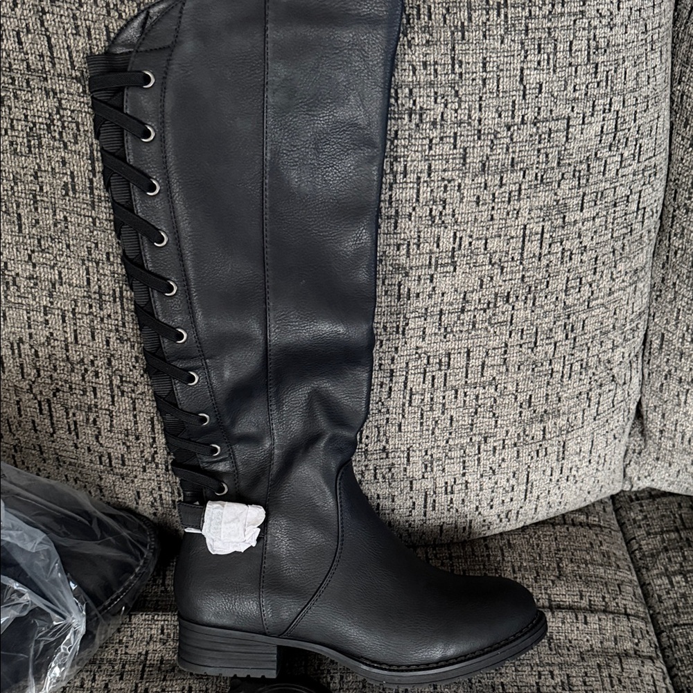 Global Win Women’s Black knee high Lace-Up design on back Boots size 7.5